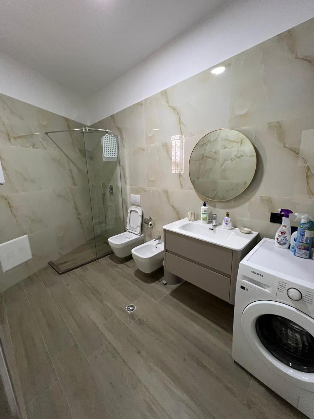 Large Apartment Влёра Экстерьер фото
